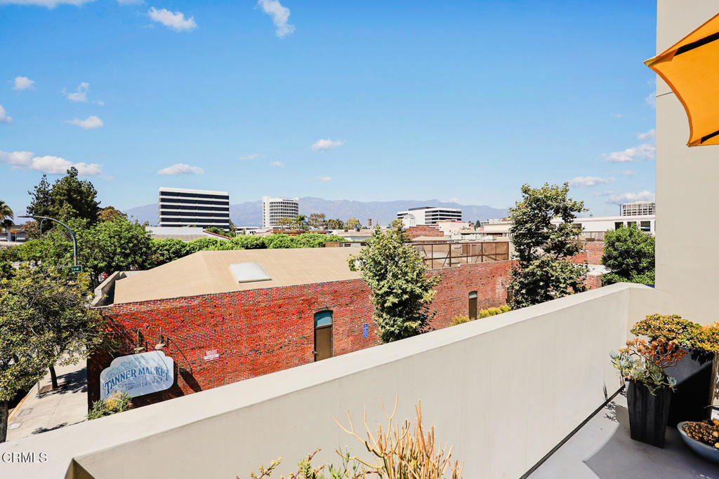 159 W Green Street 307A