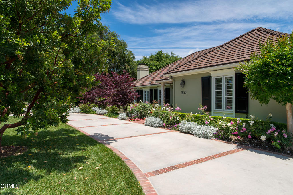 1620 Oak Grove Avenue