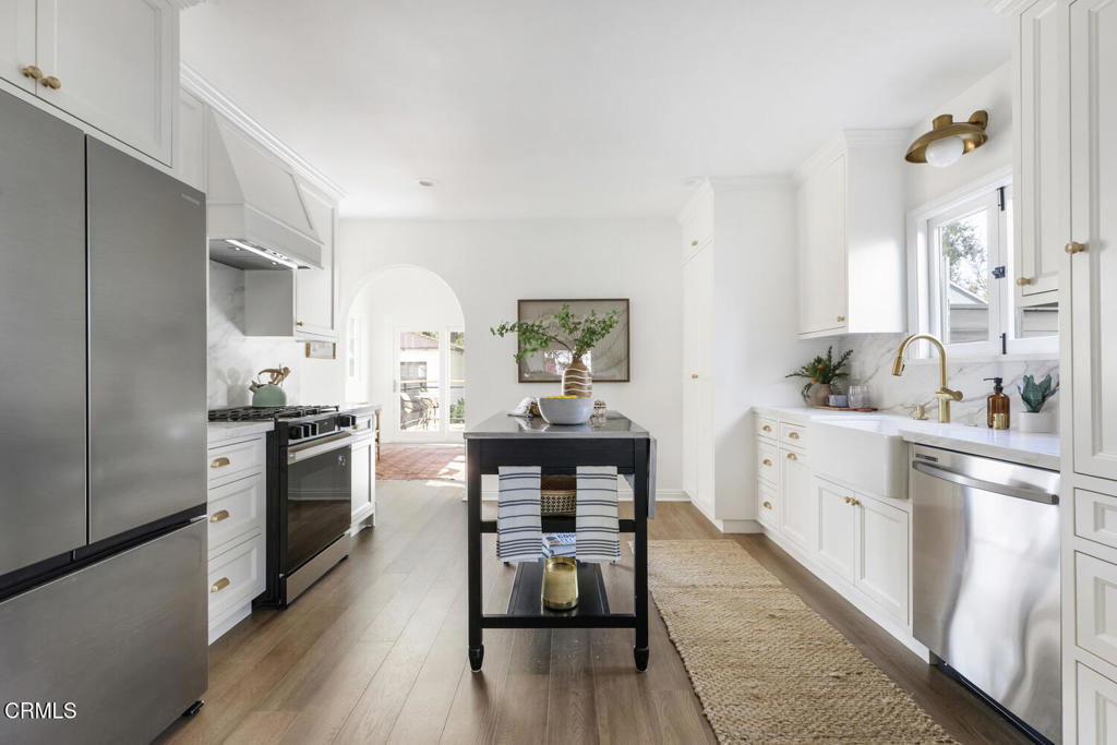 1525 Coolidge Avenue