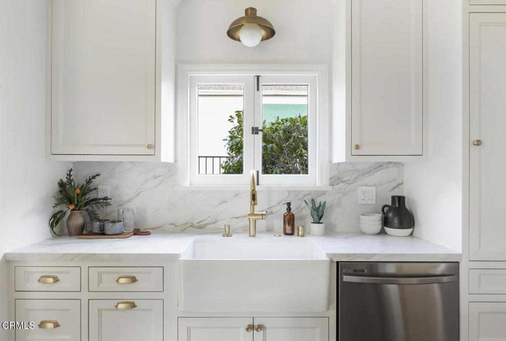 1525 Coolidge Avenue