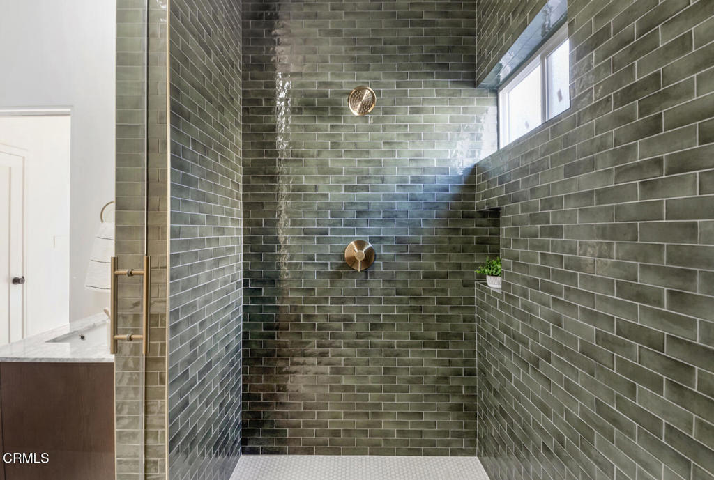 1525 Coolidge Avenue