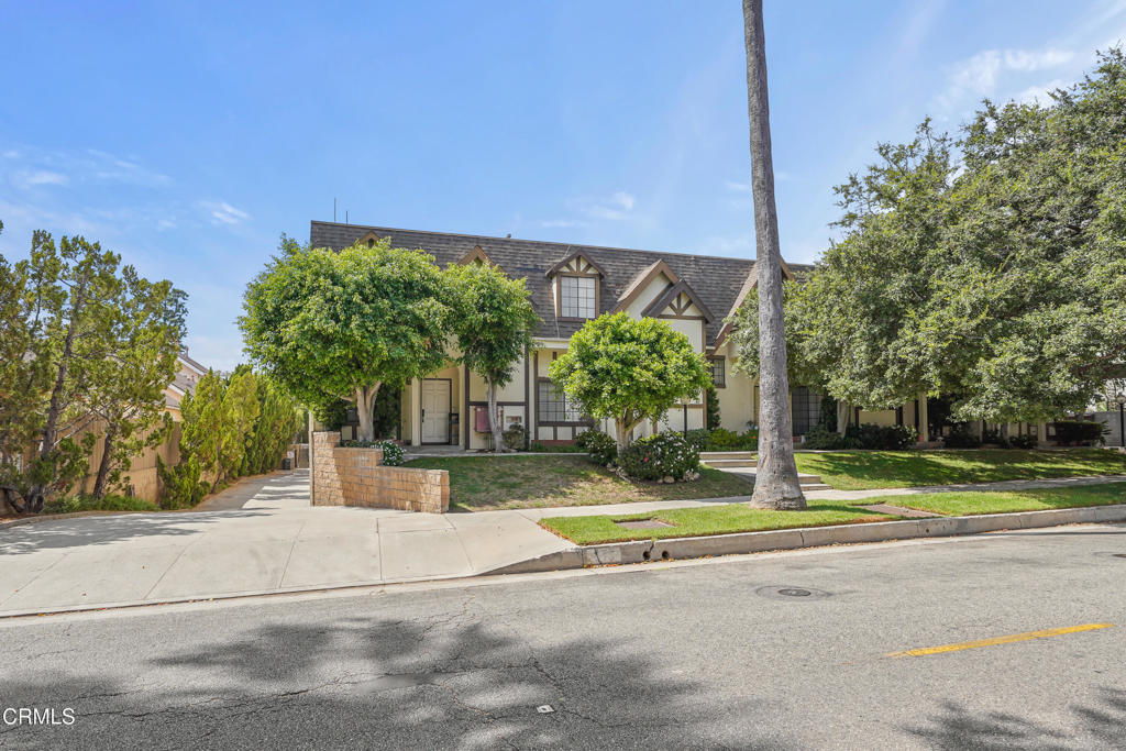 511 S El Molino Avenue 17