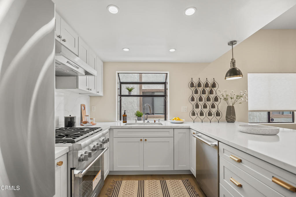 511 S El Molino Avenue 17