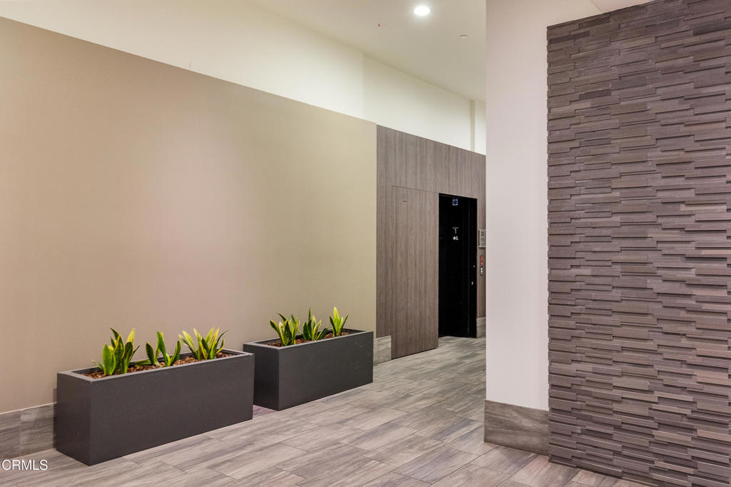 482 S Arroyo Parkway 303