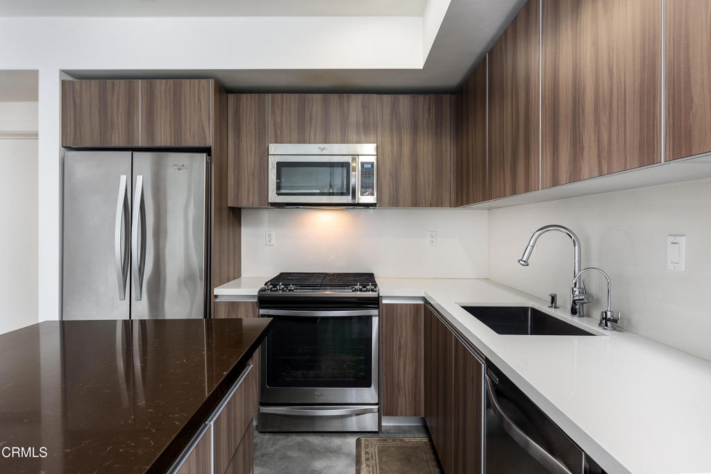 482 S Arroyo Parkway 303