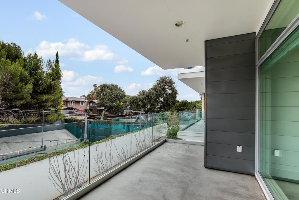 482 S Arroyo Parkway 303