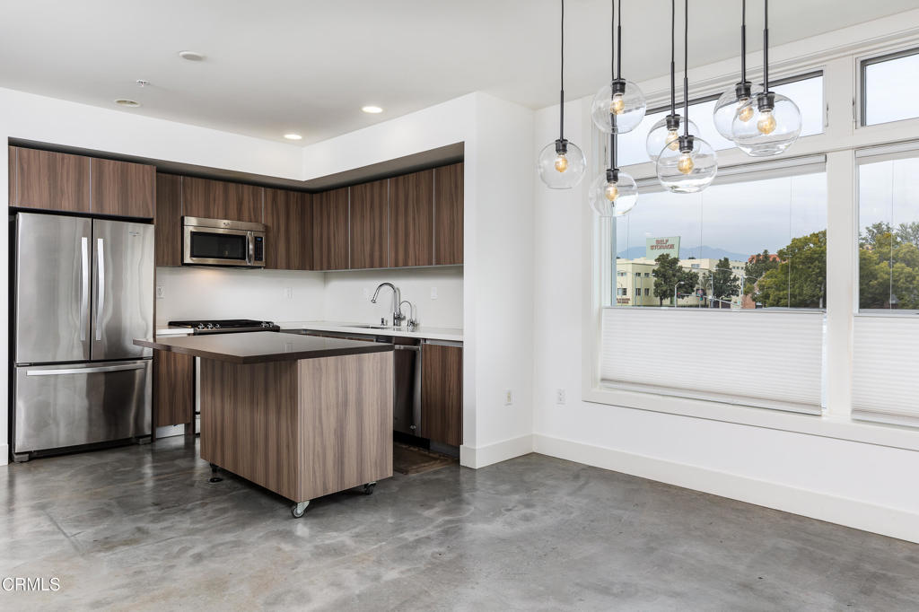 482 S Arroyo Parkway 303