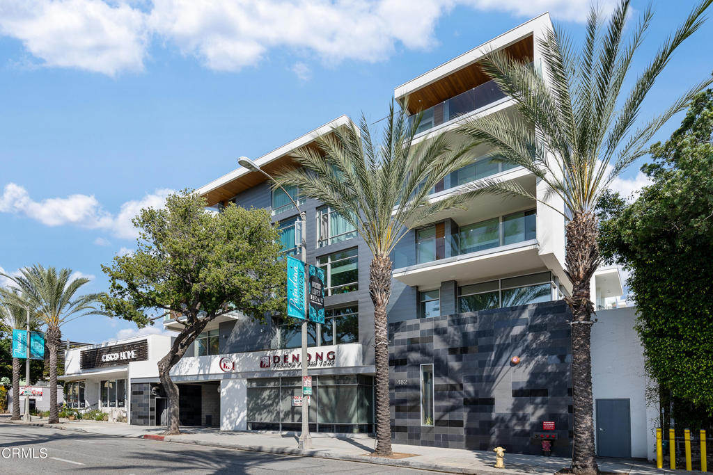 482 S Arroyo Parkway 303