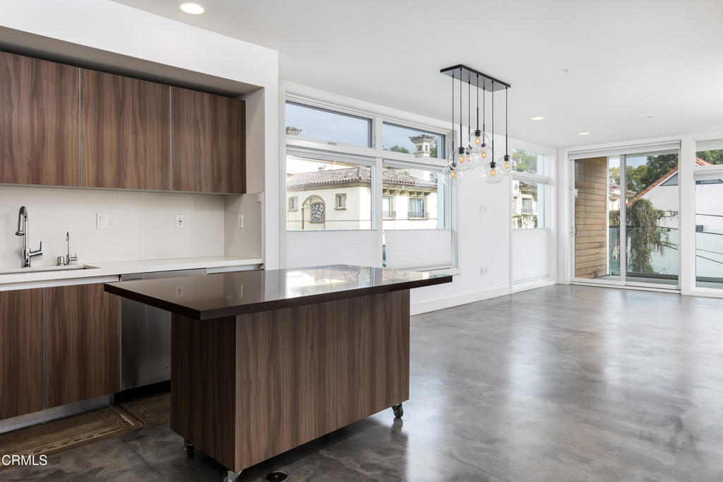 482 S Arroyo Parkway 303