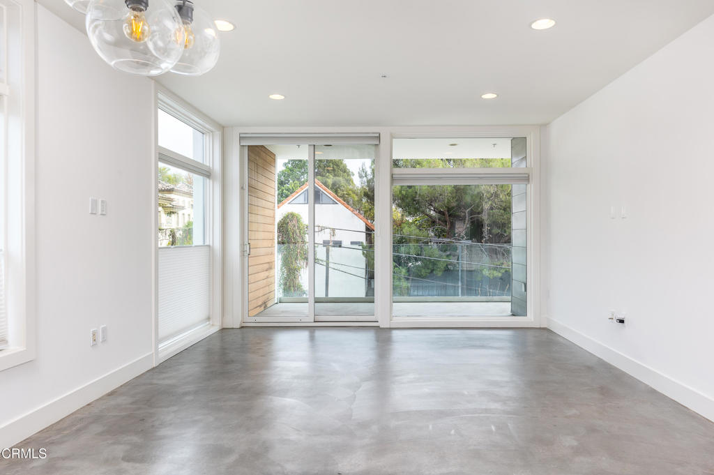 482 S Arroyo Parkway 303