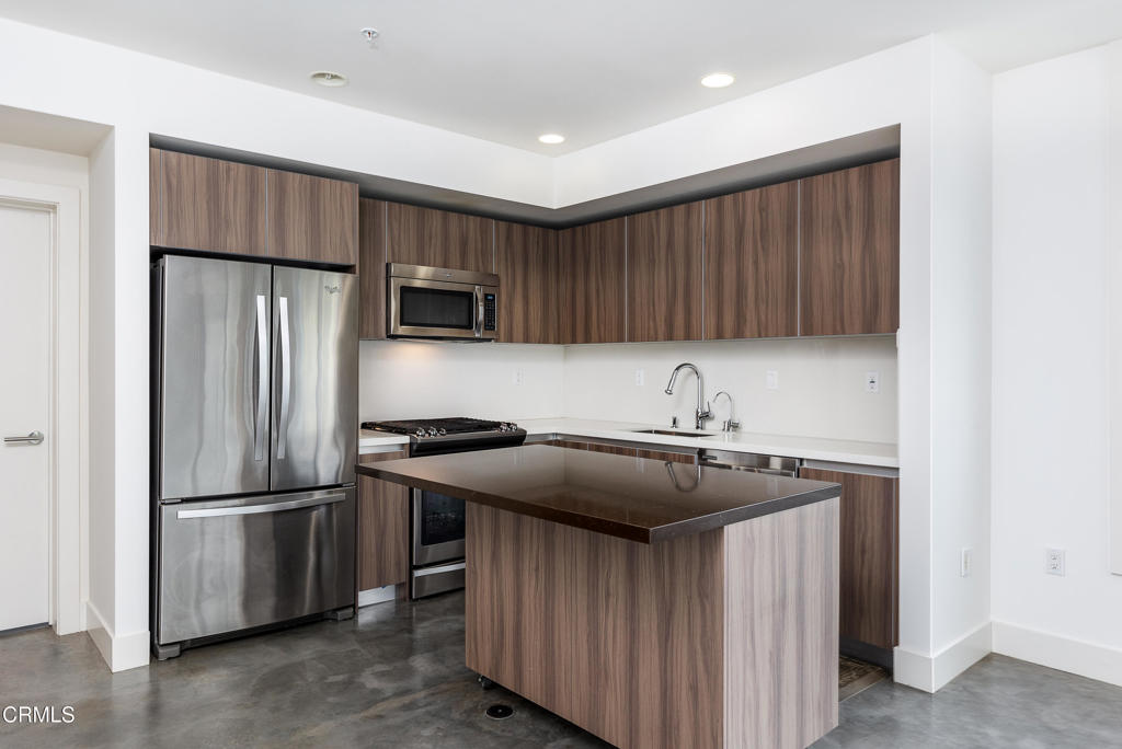 482 S Arroyo Parkway 303