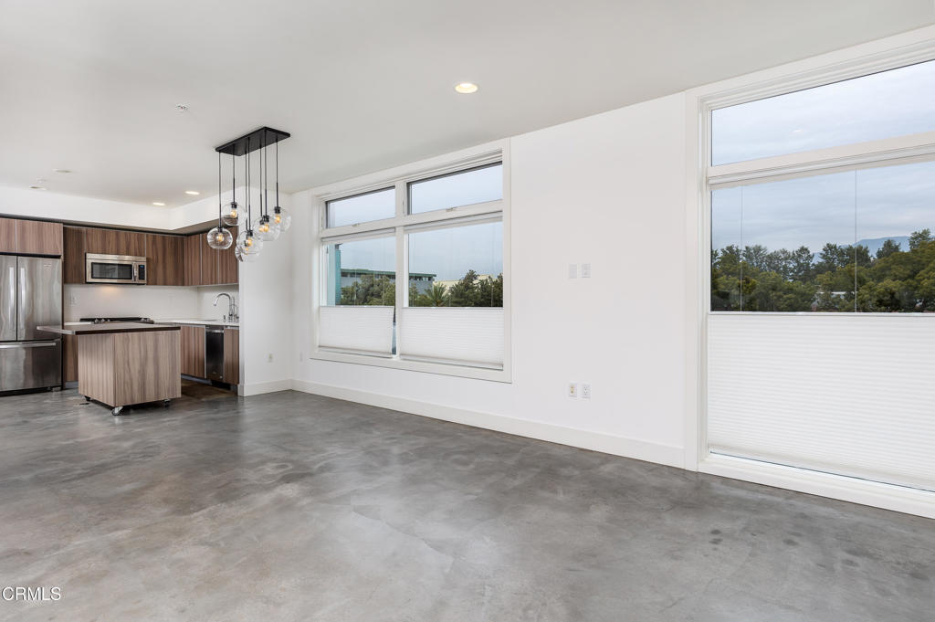 482 S Arroyo Parkway 303