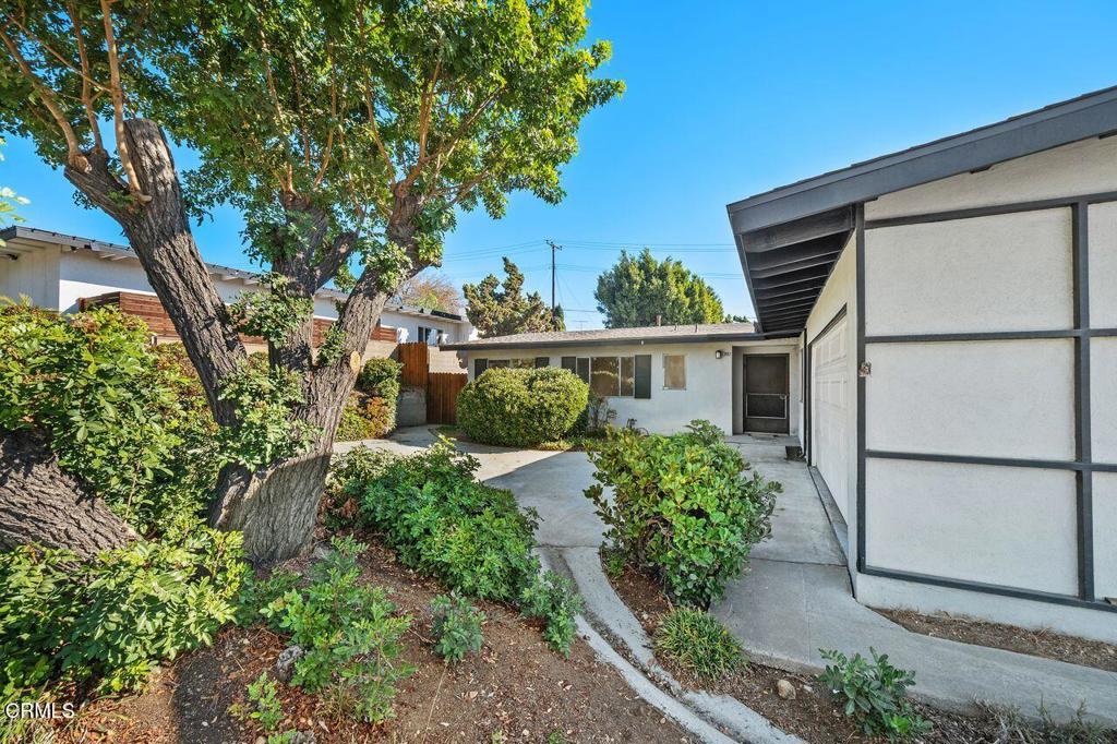 828 Perry Avenue