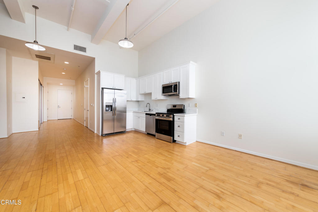 175 S Lake Avenue 401