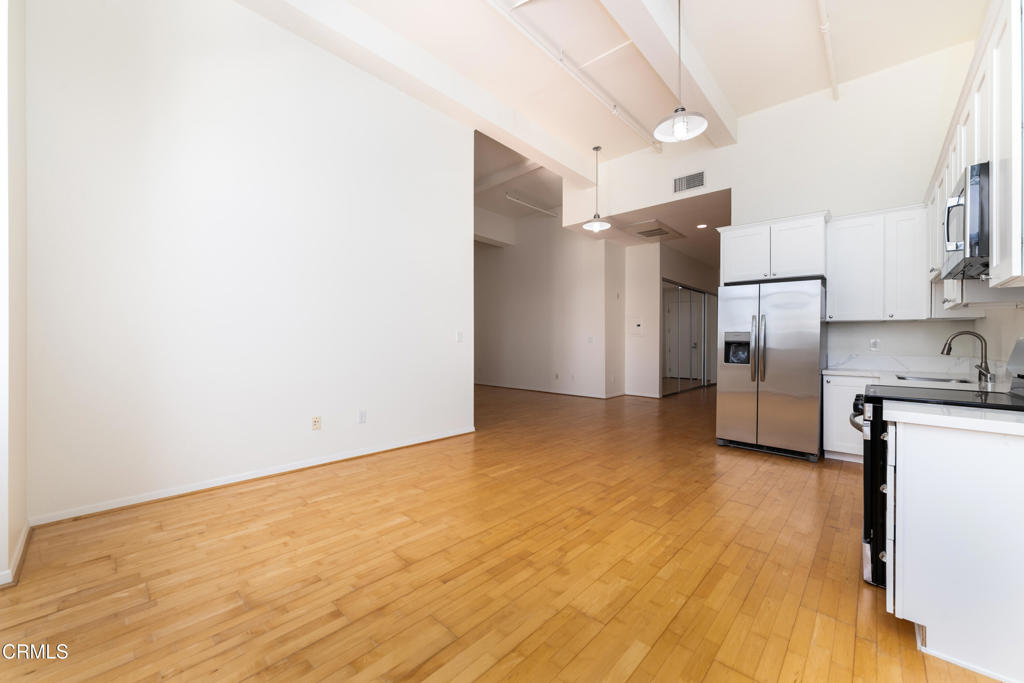 175 S Lake Avenue 401