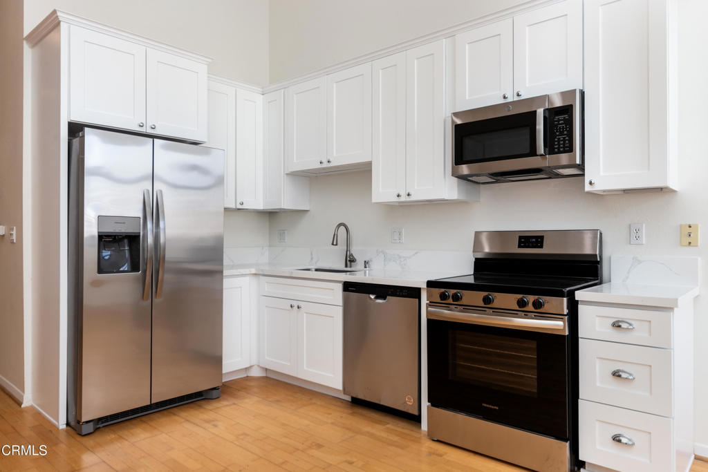 175 S Lake Avenue 401