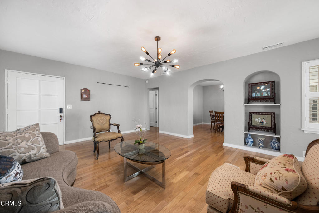 2116 Rose Villa Street