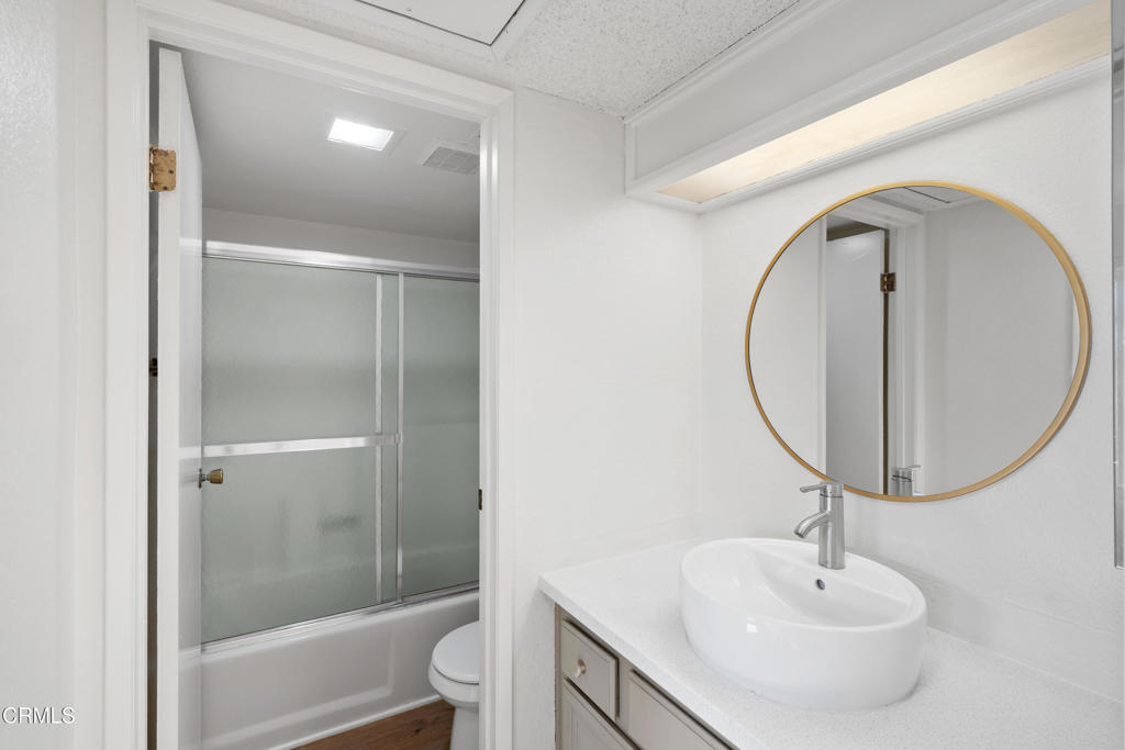 137 N Oak Knoll Avenue N 21