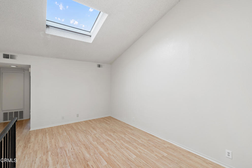 137 N Oak Knoll Avenue N 21