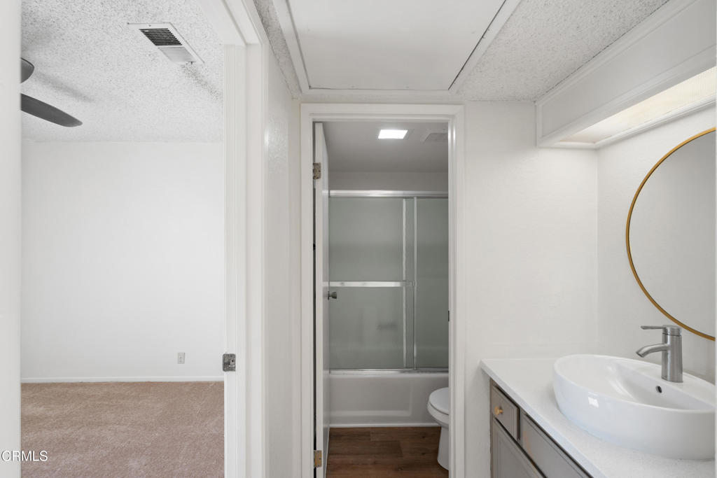 137 N Oak Knoll Avenue N 21