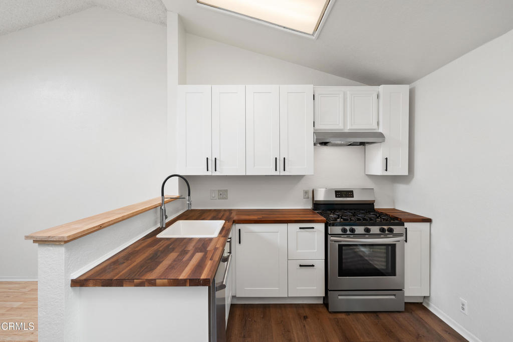 137 N Oak Knoll Avenue N 21