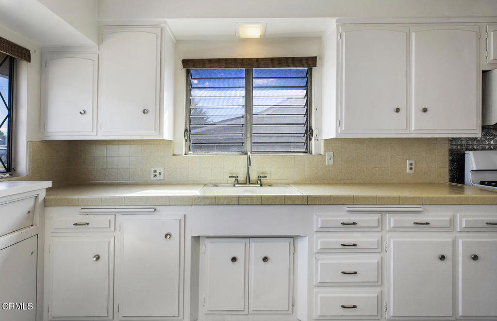 1029 N Buena Vista Street