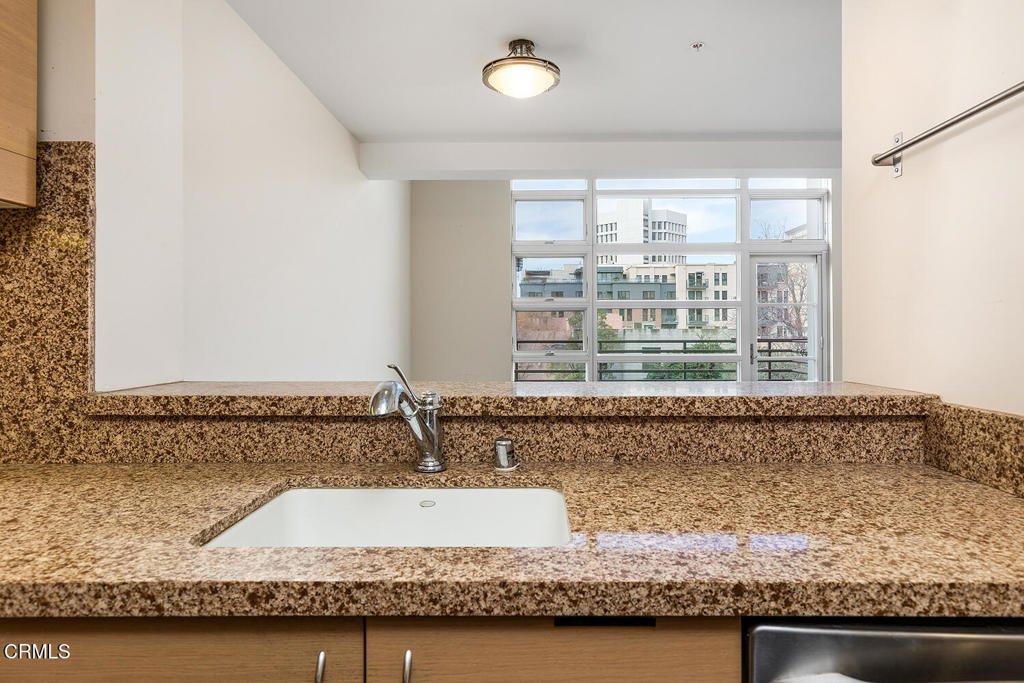 125 N Raymond Avenue 210