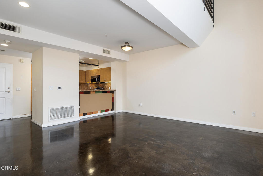 125 N Raymond Avenue 210