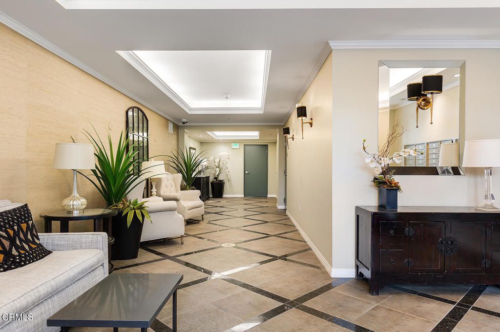 125 N Raymond Avenue 210