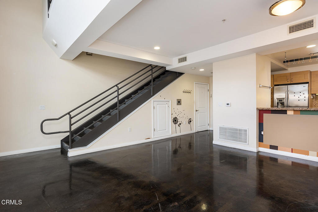 125 N Raymond Avenue 210