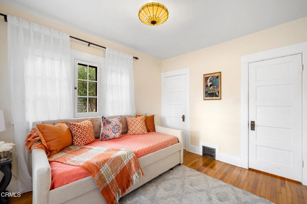 845 847 S Los Robles Avenue