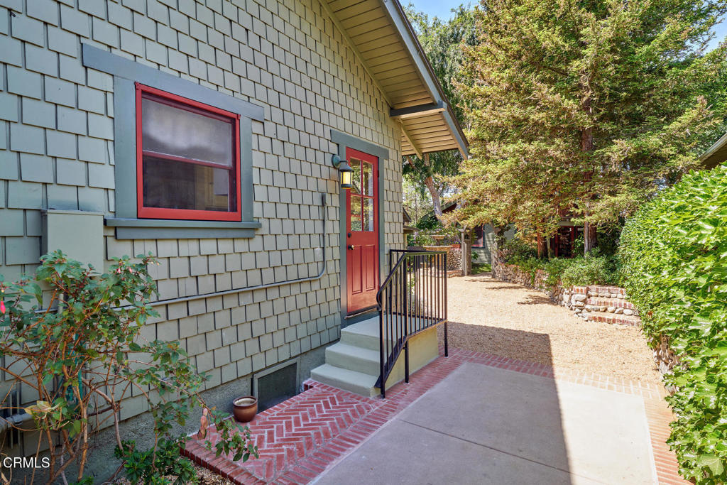 845 847 S Los Robles Avenue