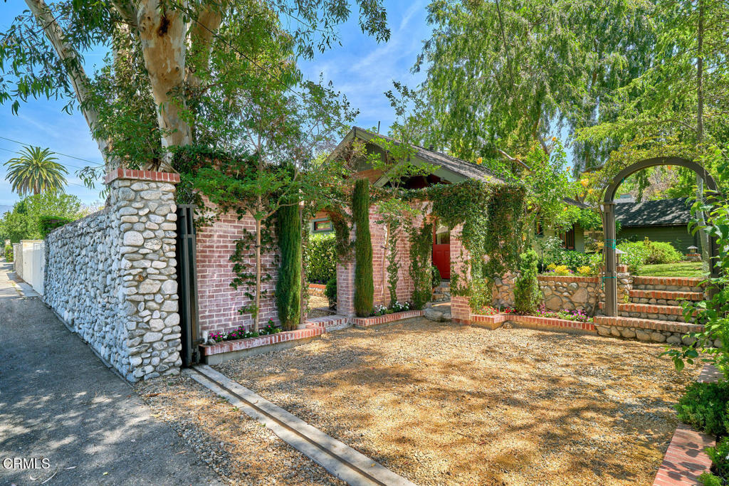 845 847 S Los Robles Avenue