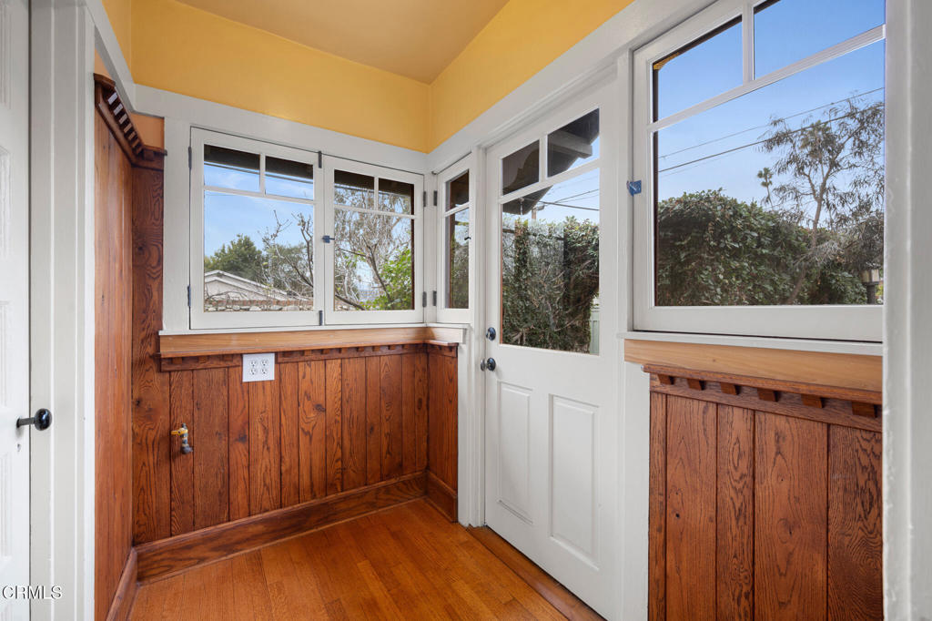 845 847 S Los Robles Avenue