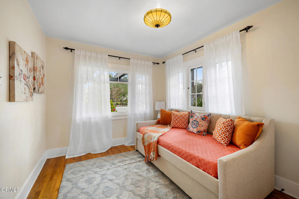 845 847 S Los Robles Avenue