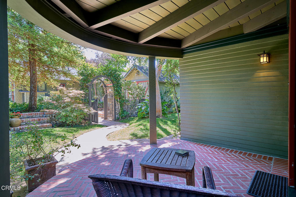 845 847 S Los Robles Avenue