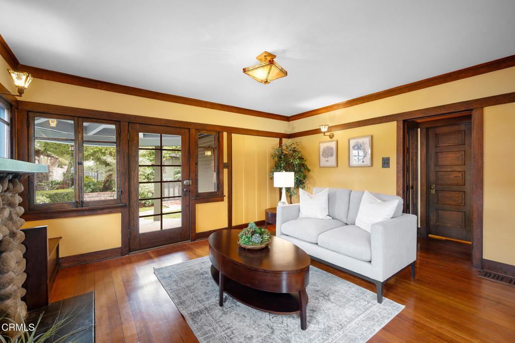 845 847 S Los Robles Avenue