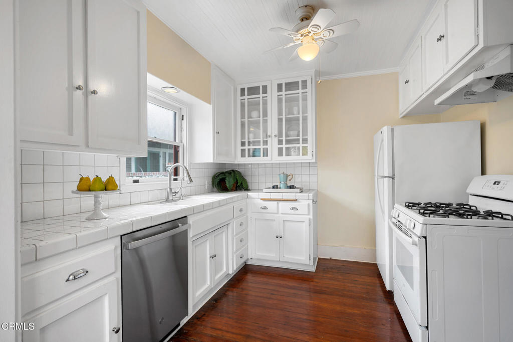 845 847 S Los Robles Avenue