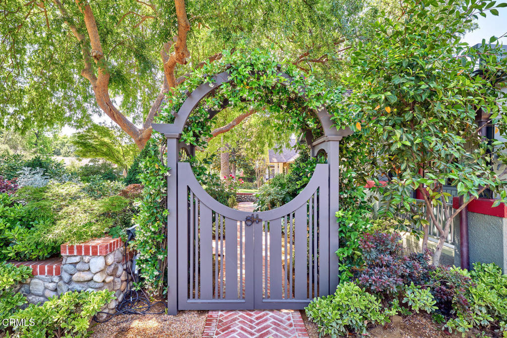 845 847 S Los Robles Avenue