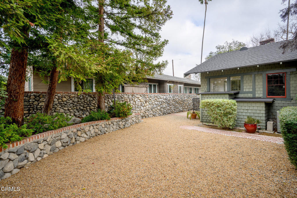 845 847 S Los Robles Avenue