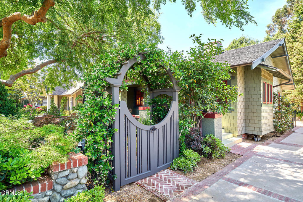 845 847 S Los Robles Avenue