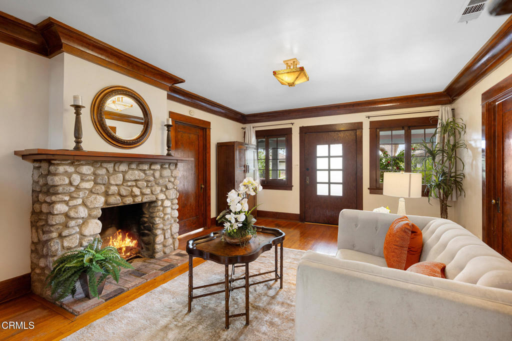 845 847 S Los Robles Avenue