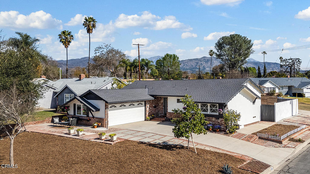 926 S Fuchsia Avenue