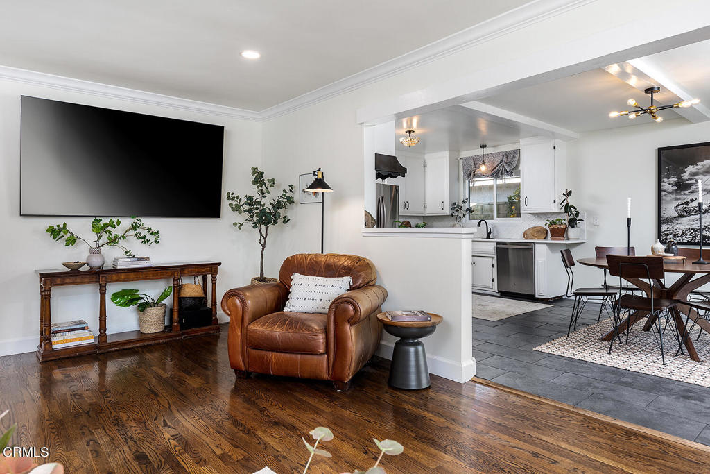 926 S Fuchsia Avenue