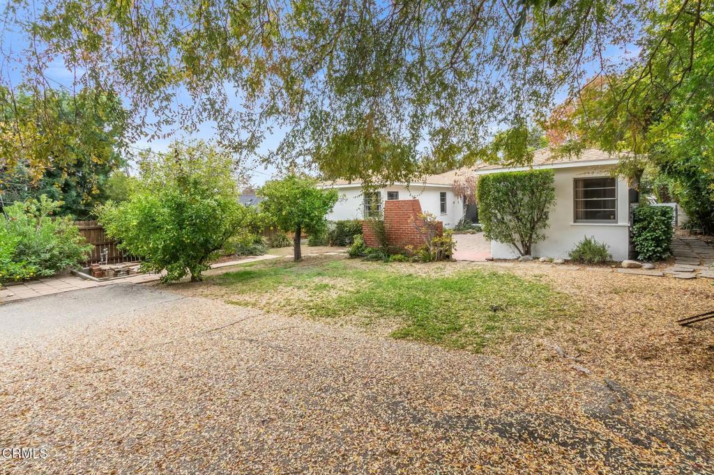 2080 N Grand Oaks Avenue