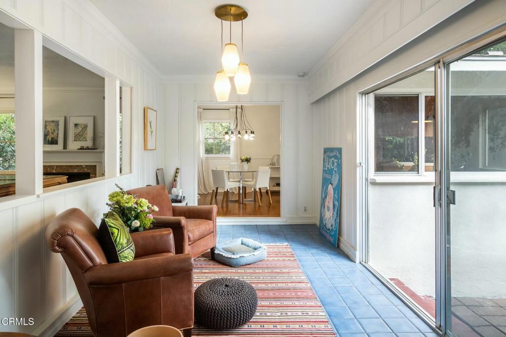 2080 N Grand Oaks Avenue