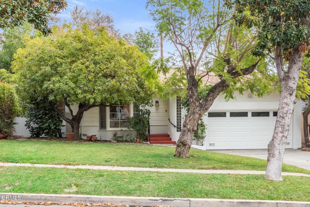 2080 N Grand Oaks Avenue