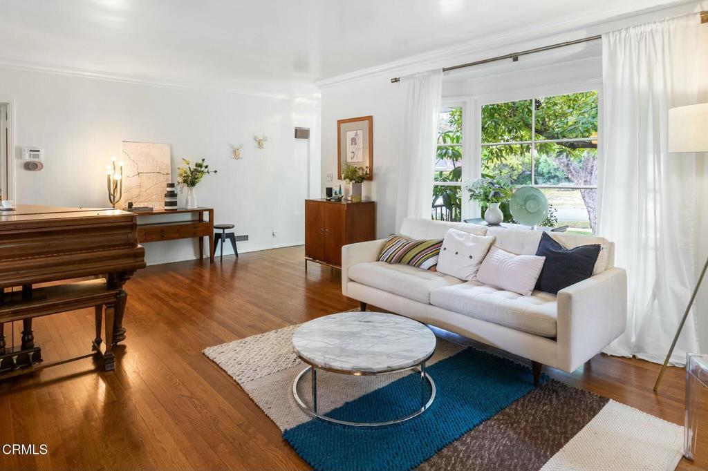 2080 N Grand Oaks Avenue