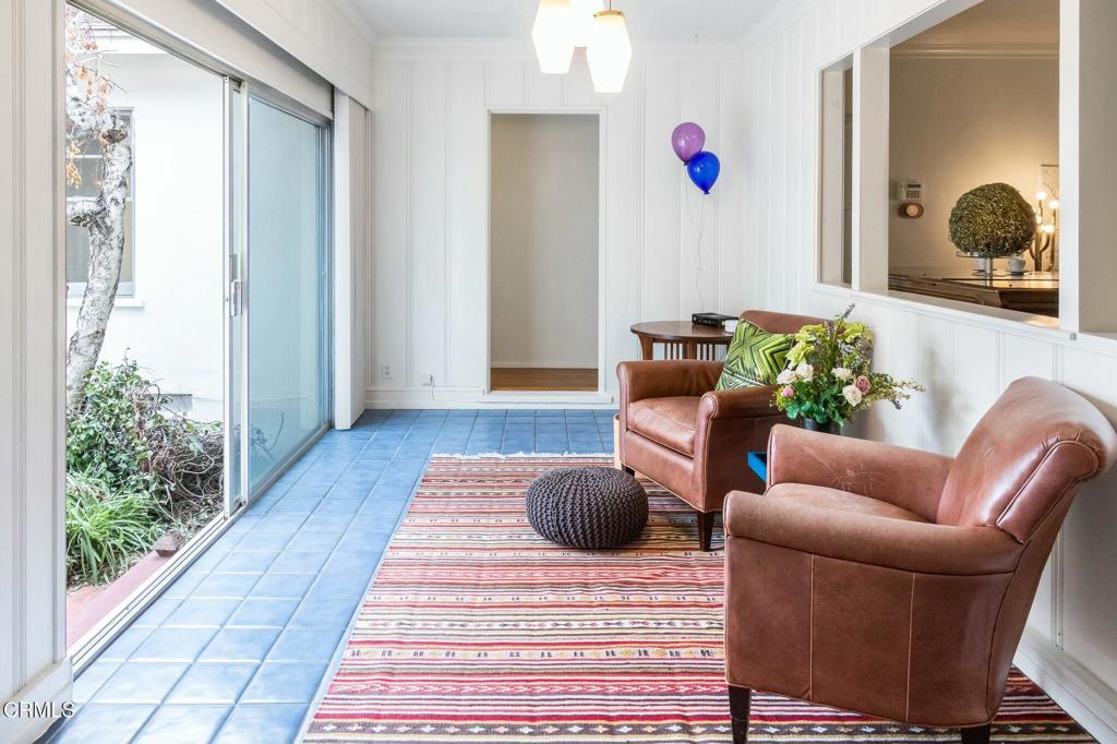 2080 N Grand Oaks Avenue