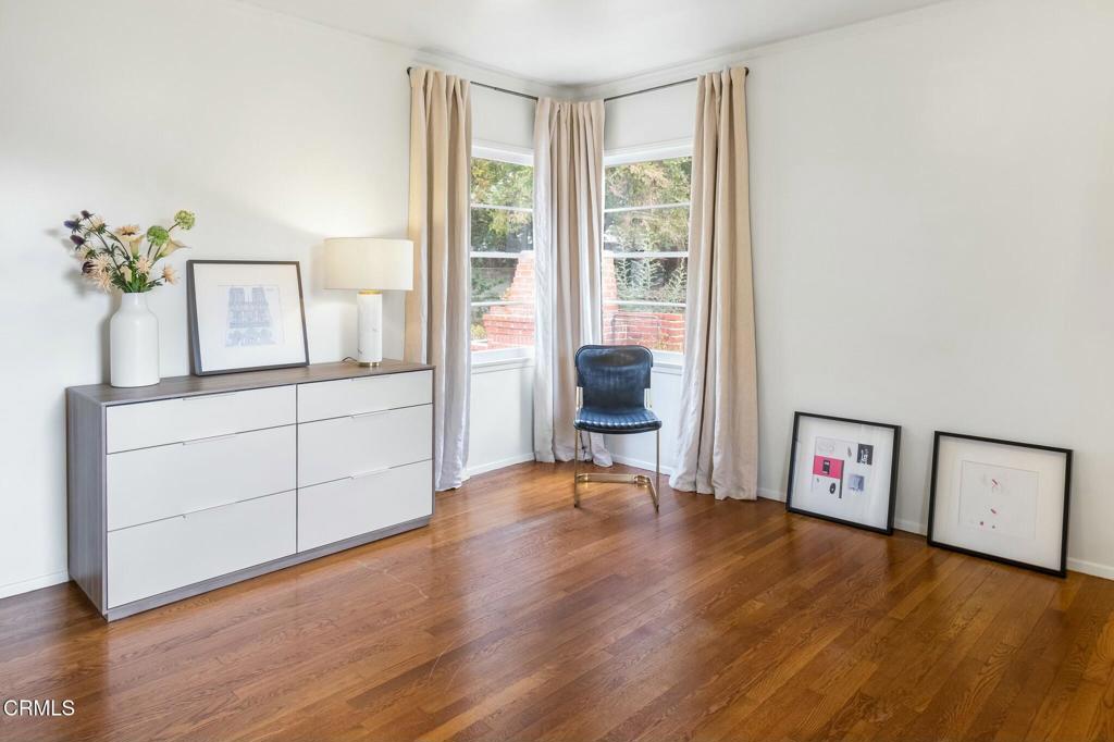 2080 N Grand Oaks Avenue